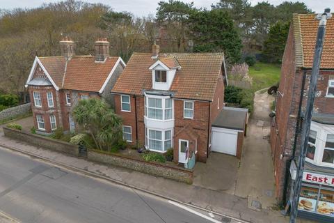 4 bedroom detached house for sale, High Street, Cromer NR27