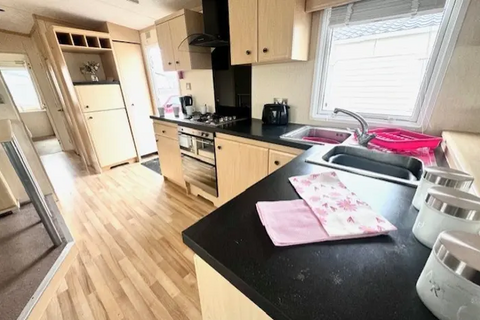 2 bedroom static caravan for sale, Beach Road, St. Osyth CO16