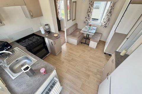 2 bedroom static caravan for sale, Beach Road, St. Osyth CO16