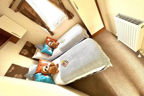 undefined, Crantock TR8