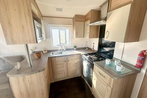 3 bedroom static caravan for sale, Beach Road, St. Osyth CO16