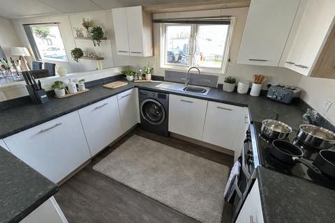 3 bedroom static caravan for sale, Beach Road, St. Osyth CO16