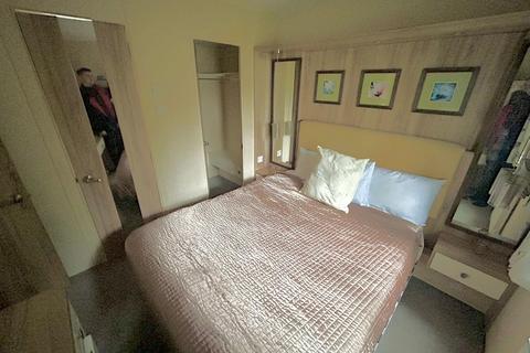 3 bedroom static caravan for sale, Beach Road, St. Osyth CO16