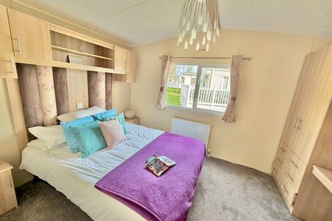 3 bedroom static caravan for sale, Beach Road, St. Osyth CO16