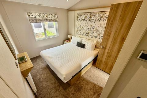 undefined, Carlton IP17