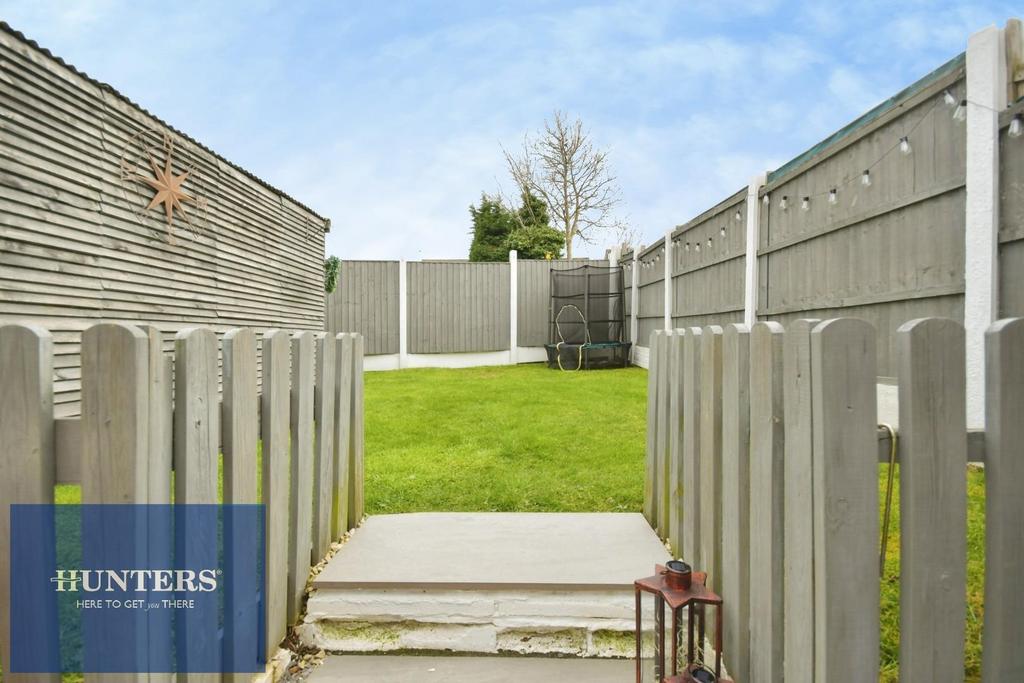 REAR GARDEN 03.jpg