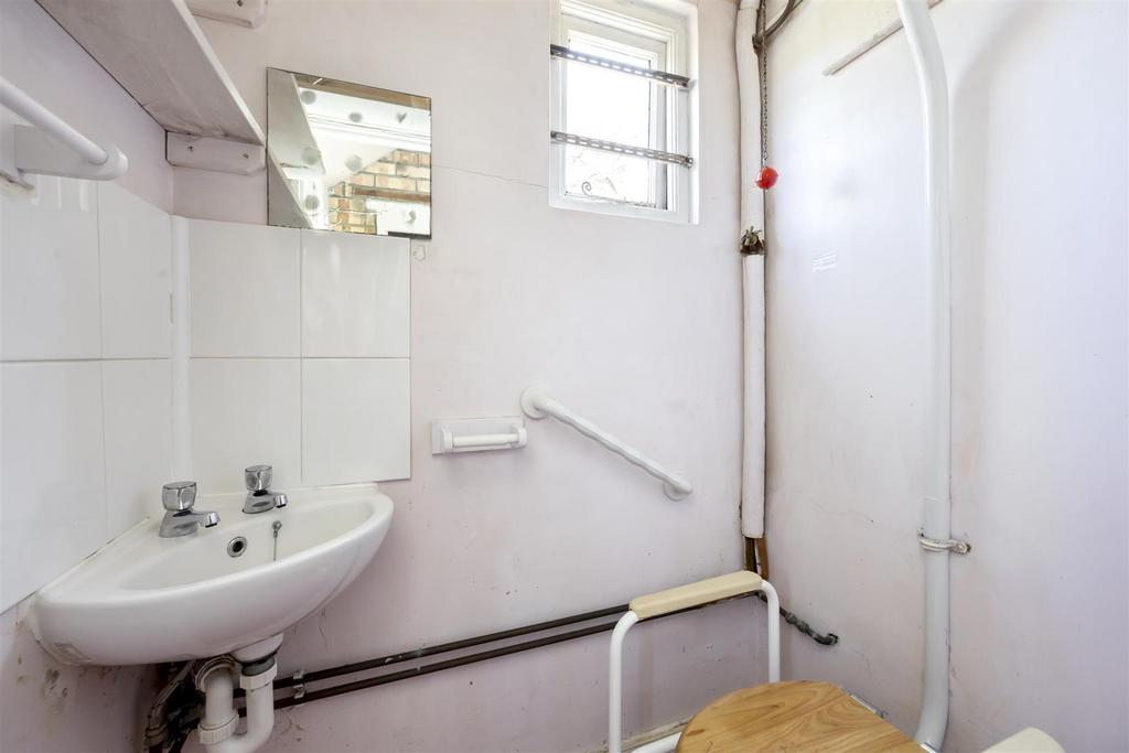 G/f Cloakroom