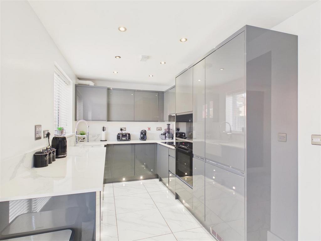 CAM04090 G0-PR0167-STILL012.jpg