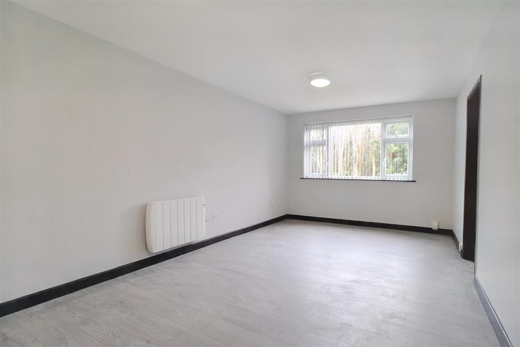 2 Living Room.jpg
