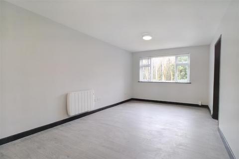 2 bedroom flat to rent, Westmaner Court, Chilwell, Nottingham, NG9 5DQ