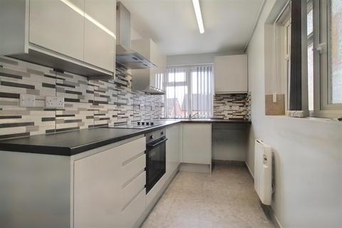 2 bedroom flat to rent, Westmaner Court, Chilwell, Nottingham, NG9 5DQ