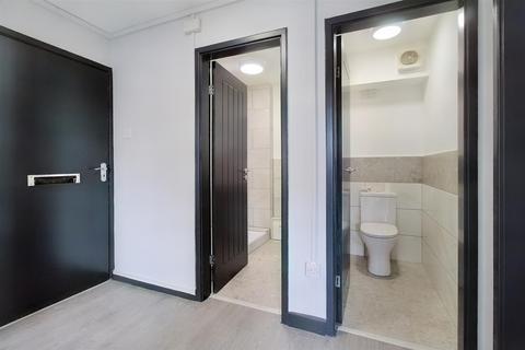 2 bedroom flat to rent, Westmaner Court, Chilwell, Nottingham, NG9 5DQ