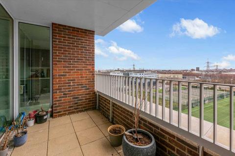 1 bedroom property to rent, Hamilton Mansions, 12 Fielders Crescent, Essex
