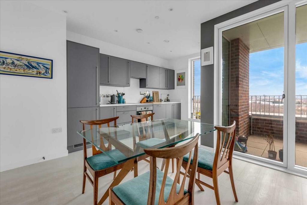 Kitchen / dining