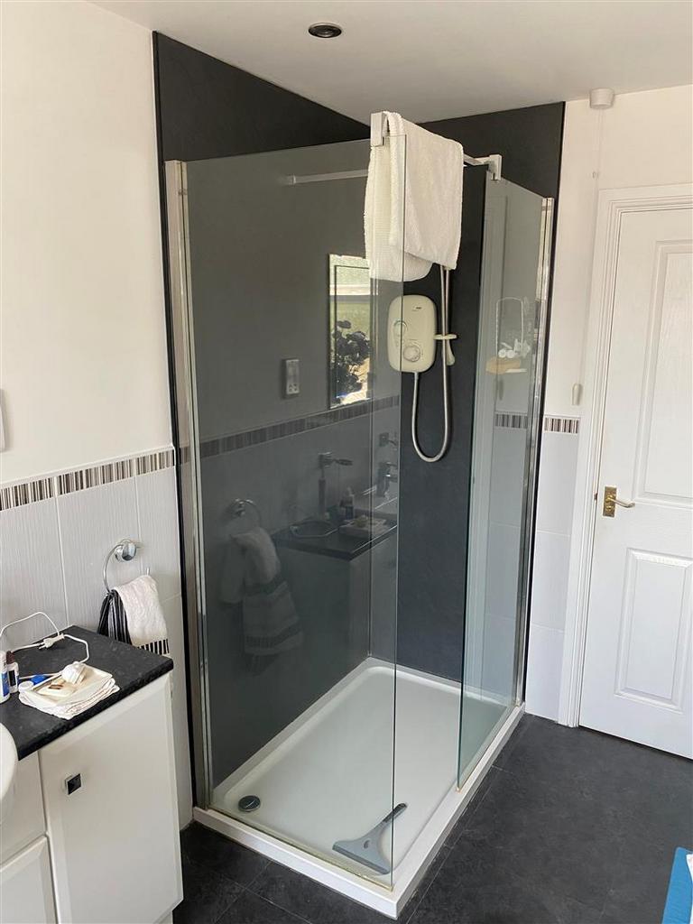 Bathroom - Shower.jpg