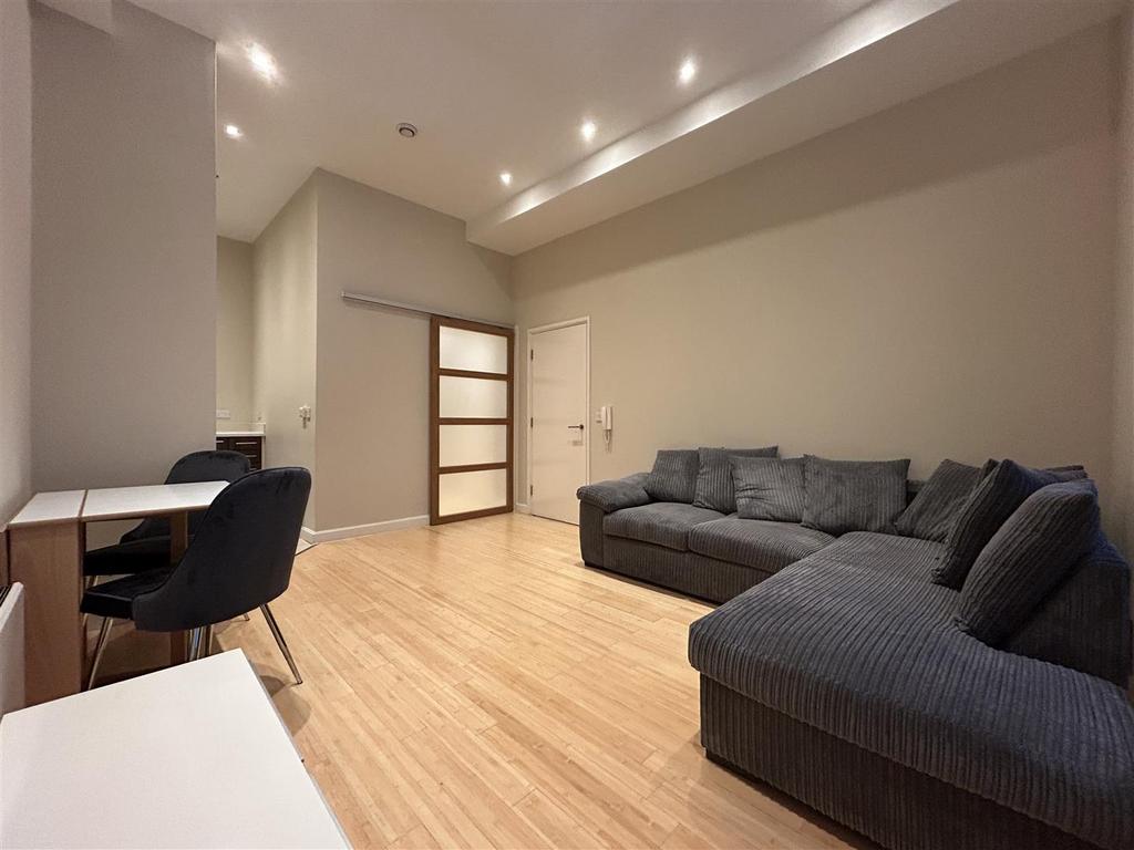 Livingroom (3).jpeg