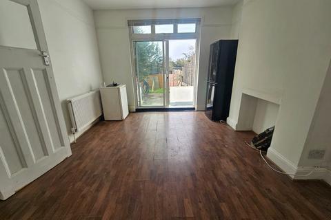 3 bedroom terraced house to rent, Silverleigh Road, Thornton Heath, CR7