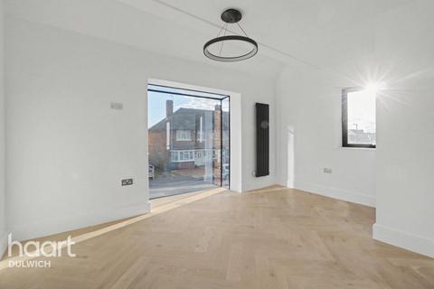 undefined, Maple Close, MITCHAM
