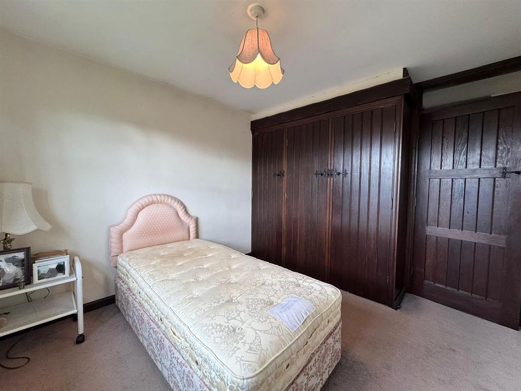 Bedroom 2 ,1.jpg