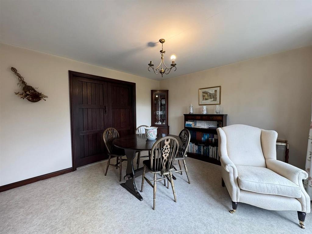 Dining room , 1.jpeg