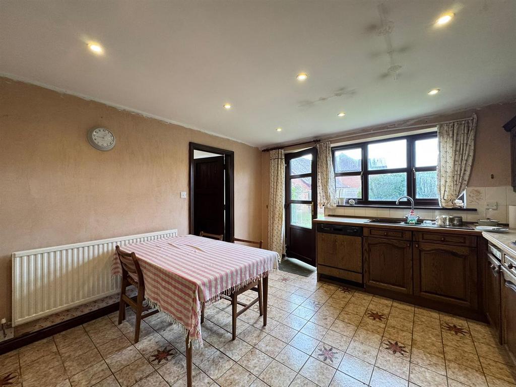 Kitchen, 2.jpeg