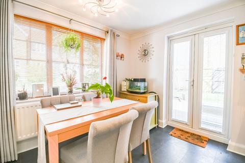 3 bedroom semi-detached house for sale, Claremont Crescent, Newbury, Berkshire, RG14