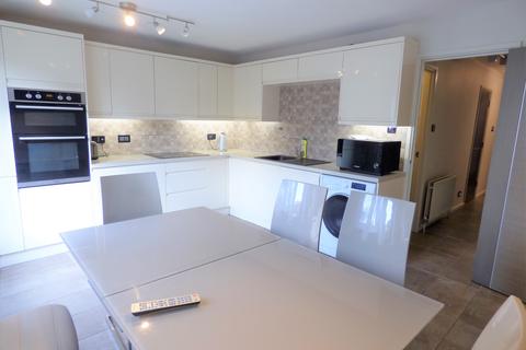 3 bedroom terraced house to rent, Leerdam Drive, London E14