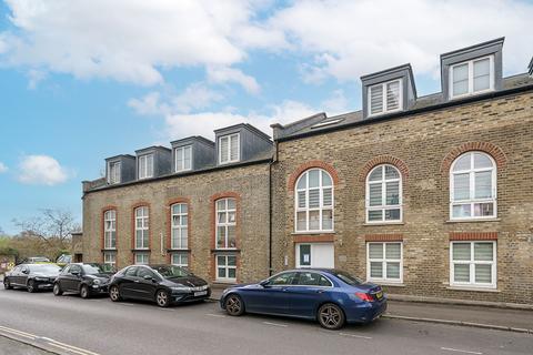 North Road, Brentford, TW8