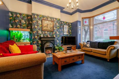 3 bedroom terraced house for sale, The Avenue, Leigh