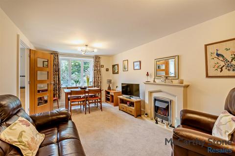1 bedroom apartment for sale, Clover Leaf Court, Ackender Road, Alton
