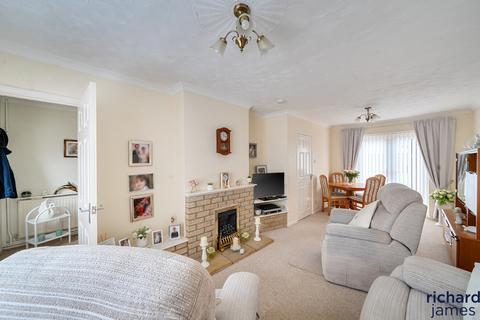 undefined, Warminster Avenue, Swindon, SN2