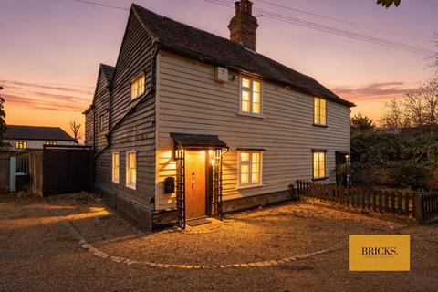 3 bedroom semi-detached house to rent, Chapel Lane, Chigwell IG7