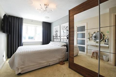 3 bedroom semi-detached house for sale, Alwoodley Close, Hull