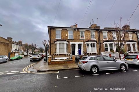 1 bedroom flat for sale, Brackenbury Road