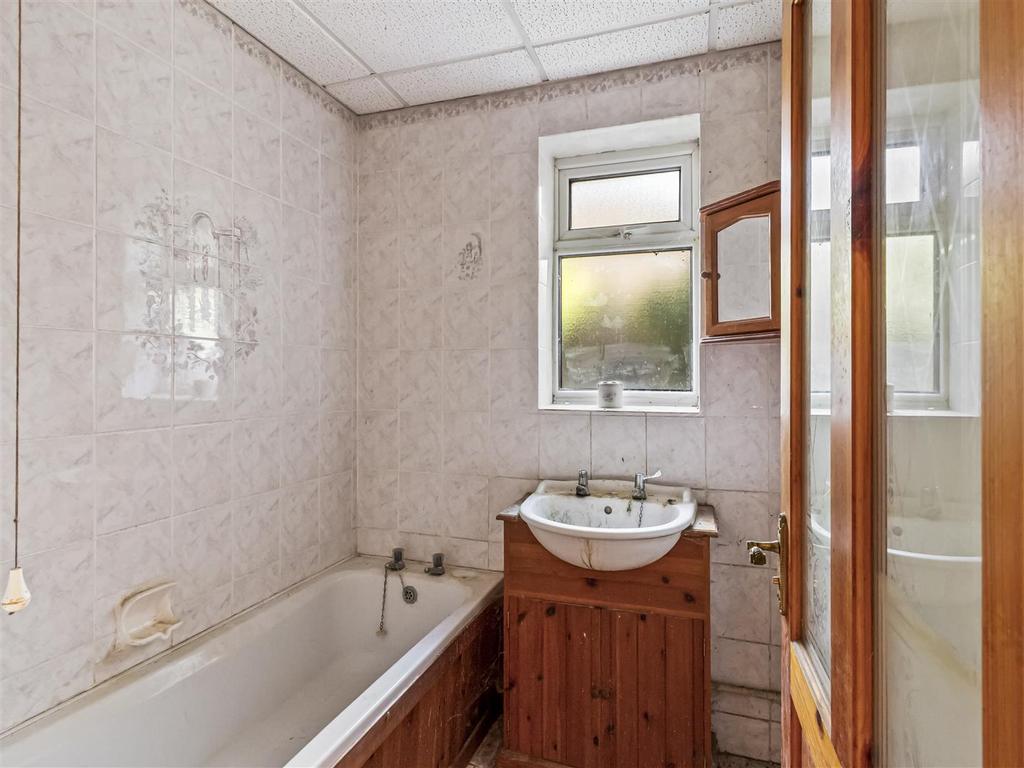 116 Littlehampton Road-011.JPG