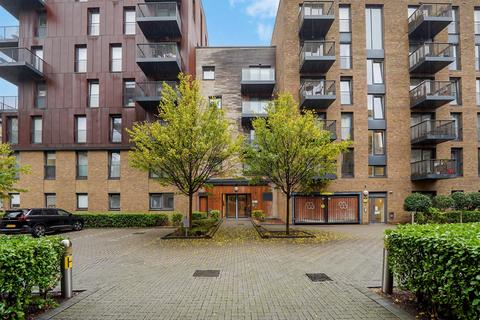 3 bedroom flat for sale, Whiting Way, London