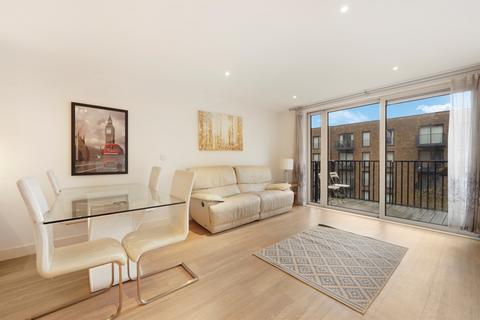 3 bedroom flat for sale, Whiting Way, London