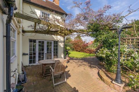 5 bedroom semi-detached house for sale, Swallow Street, Iver SL0