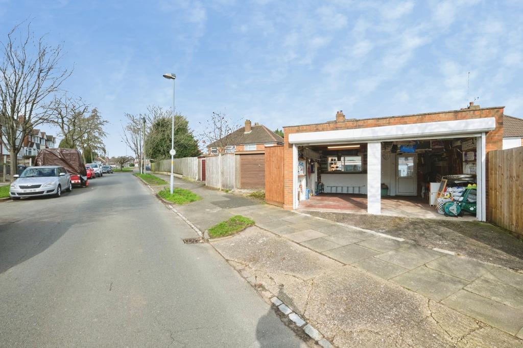 Garage/Workshop