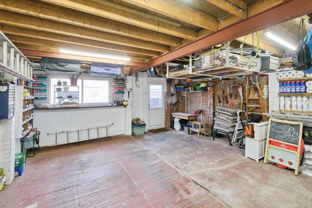 Garage/Workshop