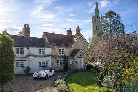 4 bedroom cottage for sale, Market Square, Hanslope, Buckinghamshire, MK19