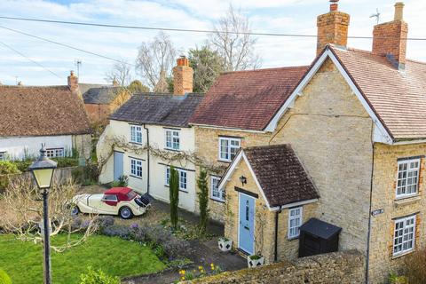 4 bedroom cottage for sale, Market Square, Hanslope, Buckinghamshire, MK19