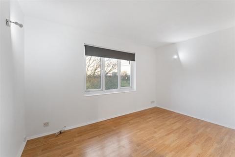 undefined, Alders Close, Aldersbrook