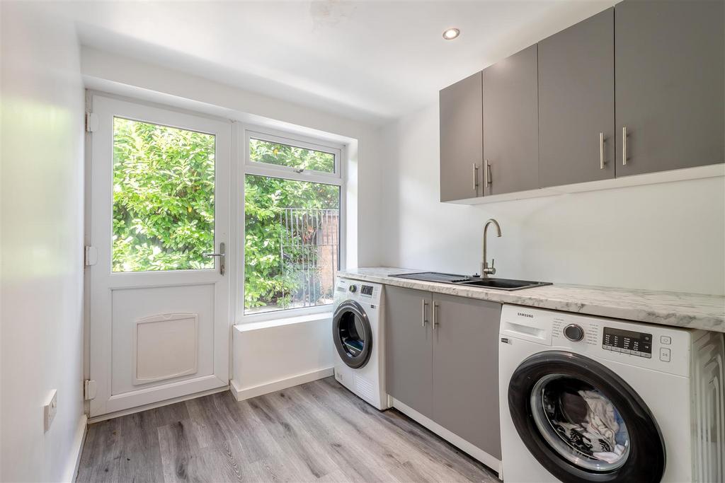 8656787-interior27.jpg