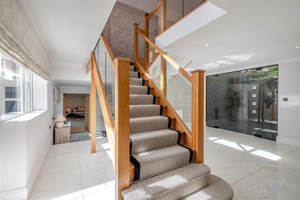 8656787-interior45.jpg