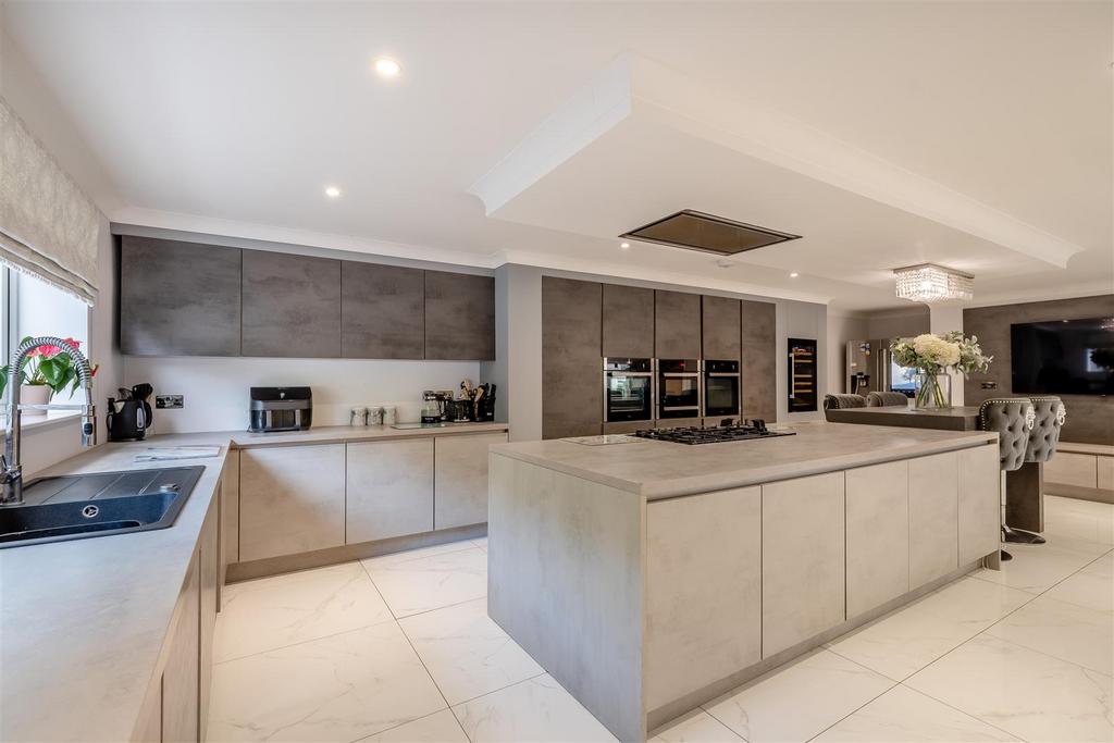 8656787-interior41.jpg