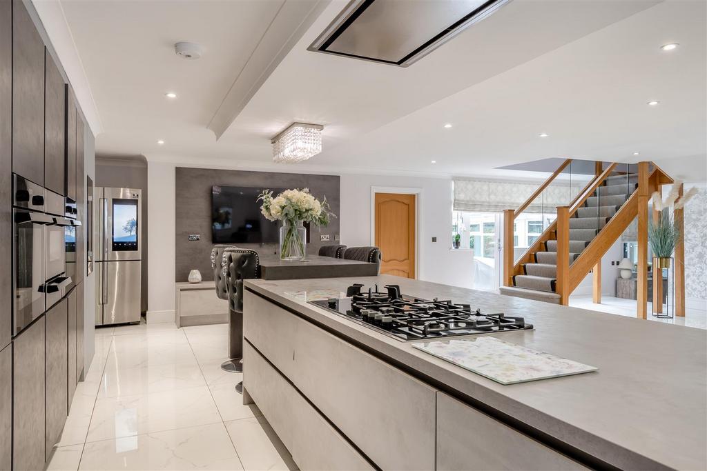 8656787-interior43.jpg