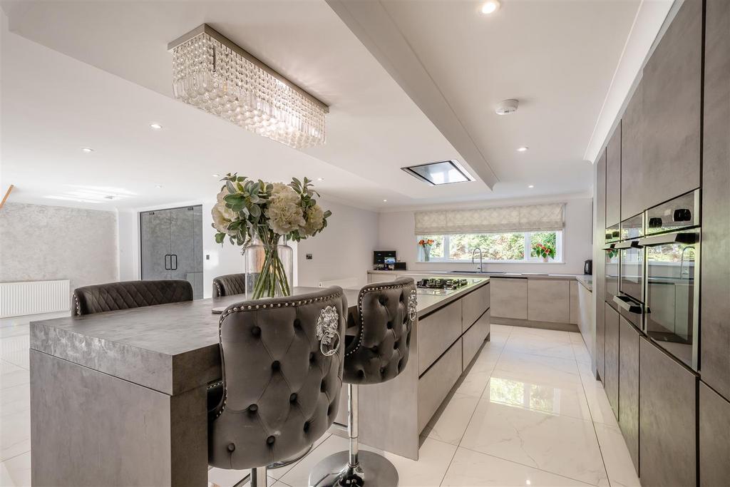 8656787-interior46.jpg