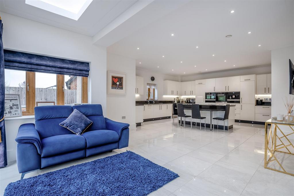 8677273-interior20.jpg