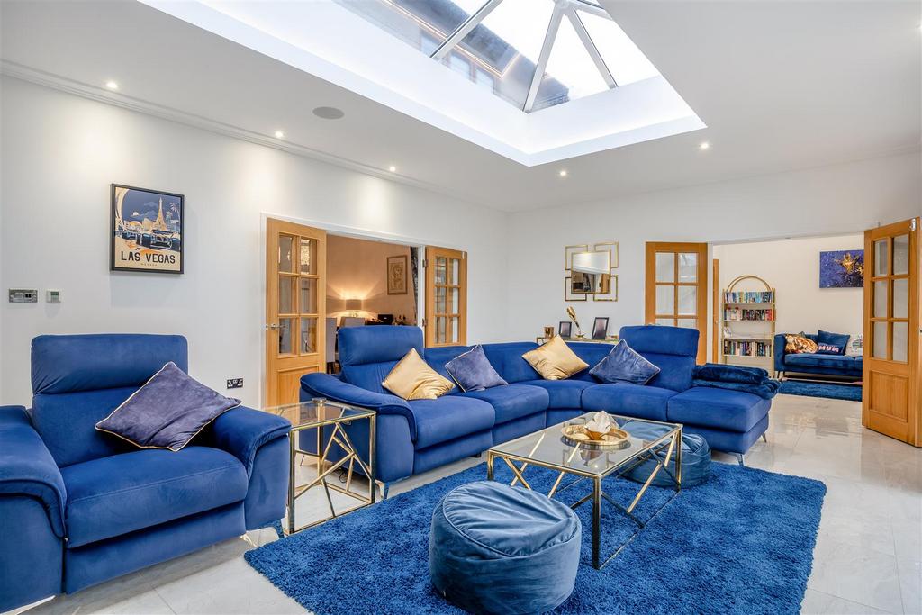 8677273-interior21.jpg